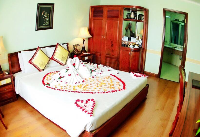 اتاق لوکس, Ninh Kieu 2