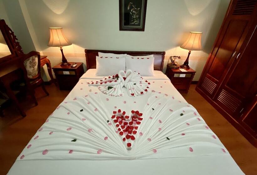 اتاق لوکس, Ninh Kieu 2