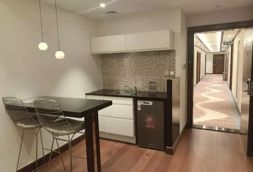 استودیوی لوکس, Number One Tower Suites