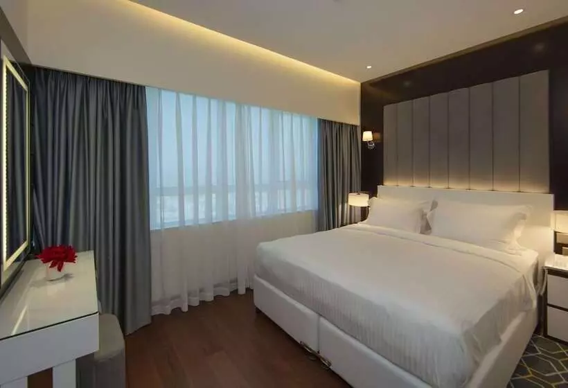 استودیوی لوکس, Number One Tower Suites