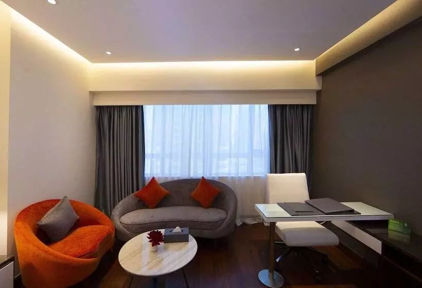 استودیوی لوکس, Number One Tower Suites