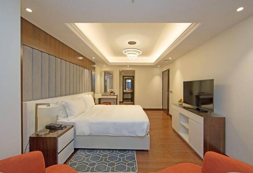 Апартаменты 4 Спальни, Number One Tower Suites