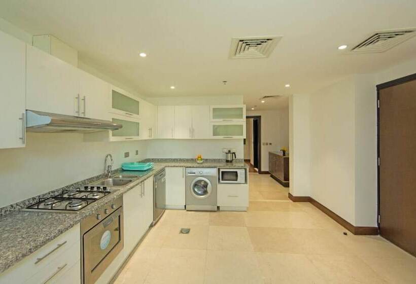 آپارتمان 4 خوابه, Number One Tower Suites