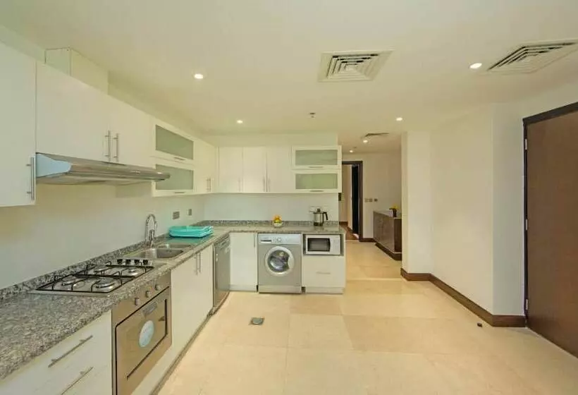 آپارتمان 4 خوابه, Number One Tower Suites