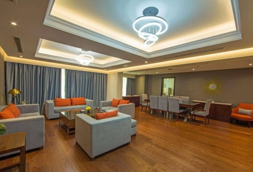 آپارتمان 4 خوابه, Number One Tower Suites