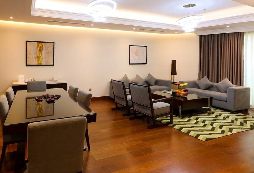 آپارتمان 4 خوابه, Number One Tower Suites