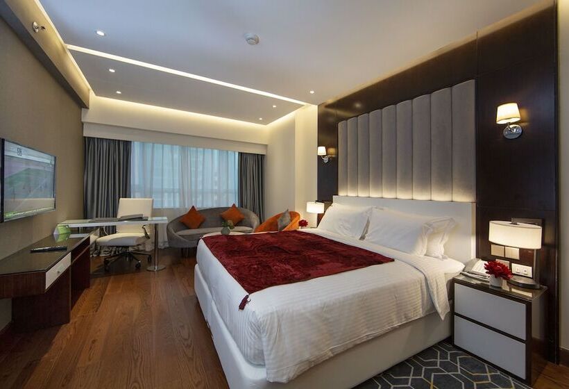 استودیوی لوکس, Number One Tower Suites