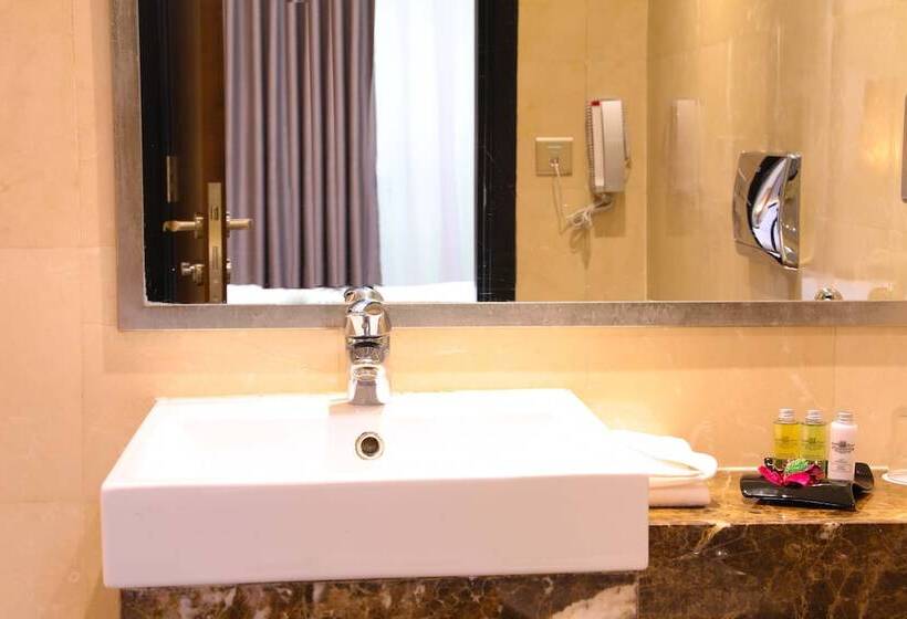 آپارتمان 4 خوابه, Number One Tower Suites