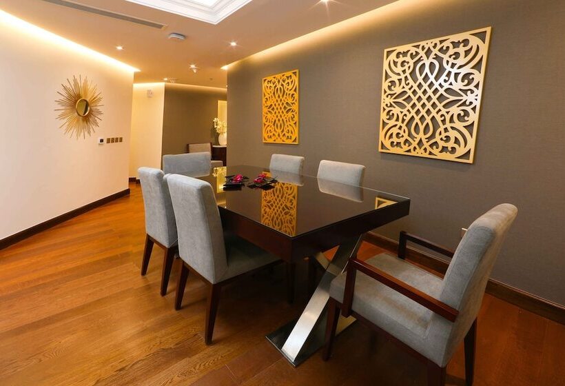 آپارتمان 4 خوابه, Number One Tower Suites