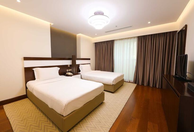 Апартаменты 4 Спальни, Number One Tower Suites