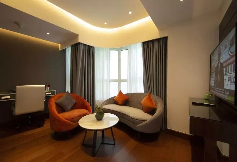 استودیوی لوکس, Number One Tower Suites