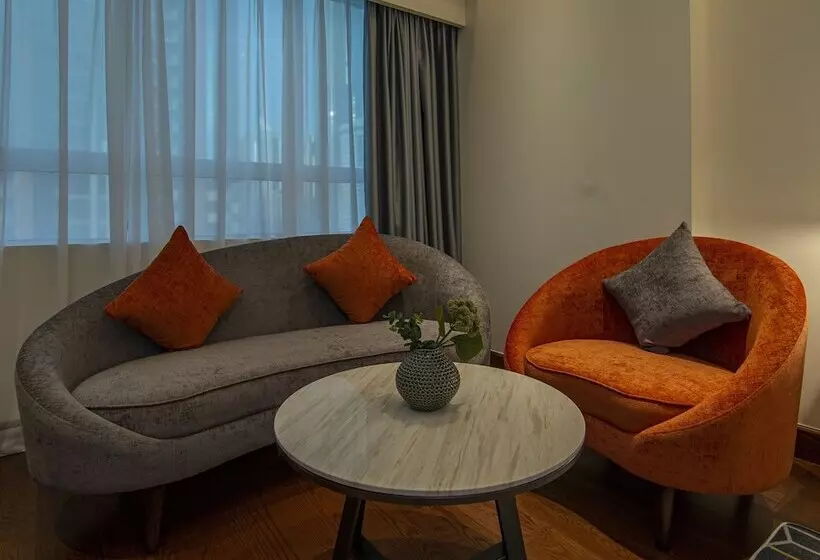 استودیوی لوکس, Number One Tower Suites