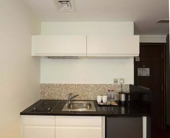 استودیوی لوکس, Number One Tower Suites