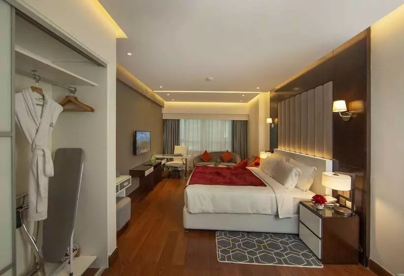 استودیوی لوکس, Number One Tower Suites