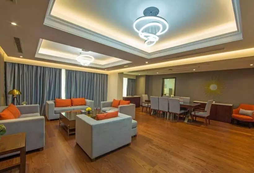 آپارتمان 4 خوابه, Number One Tower Suites