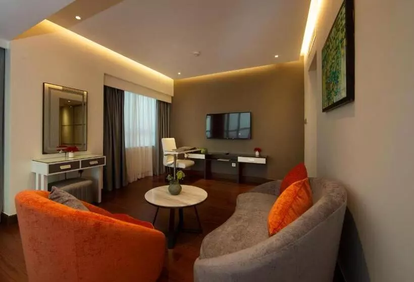 اتاق خانوادگی, Number One Tower Suites