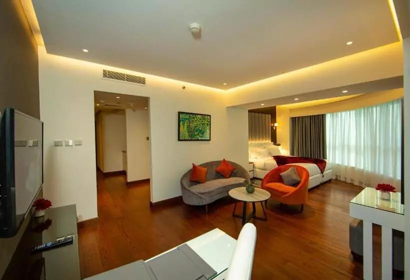 اتاق خانوادگی, Number One Tower Suites