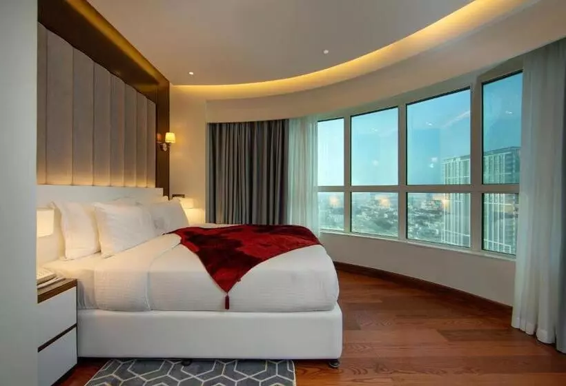 اتاق خانوادگی, Number One Tower Suites