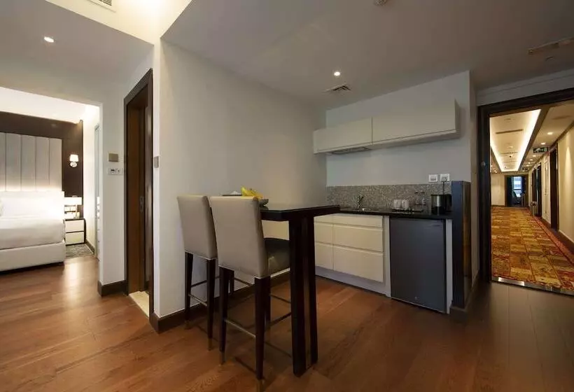 استودیوی لوکس, Number One Tower Suites