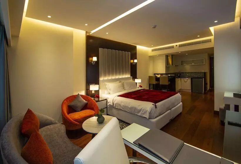 استودیوی لوکس, Number One Tower Suites