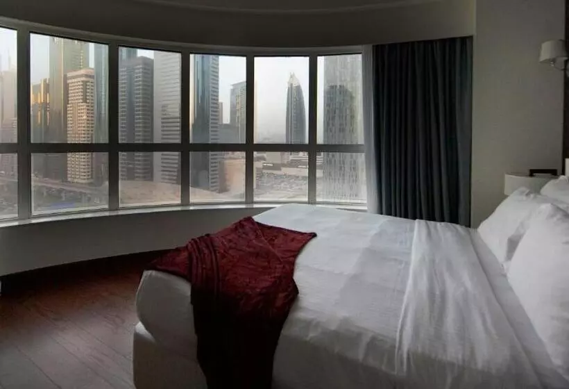 اتاق خانوادگی, Number One Tower Suites