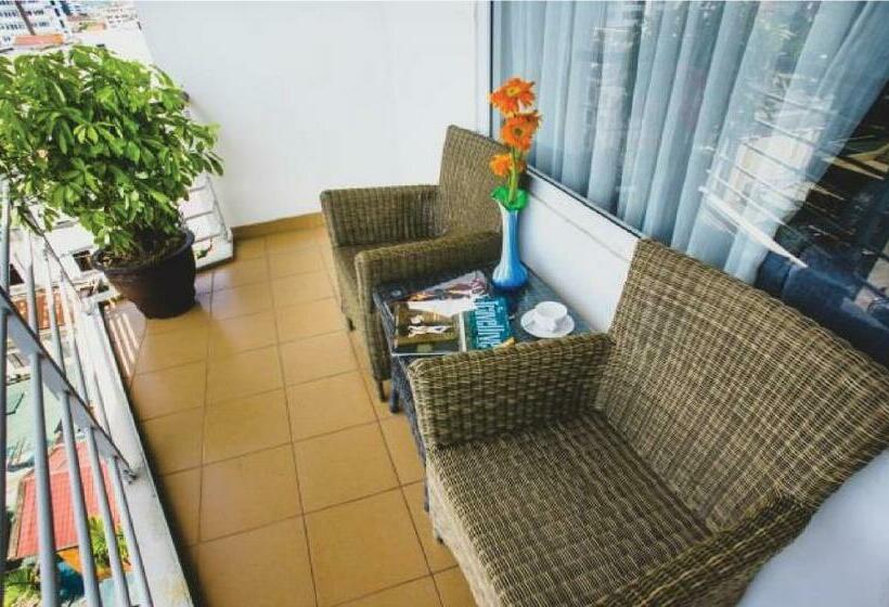 سوییت خانوادگی, Rosaleen Boutique