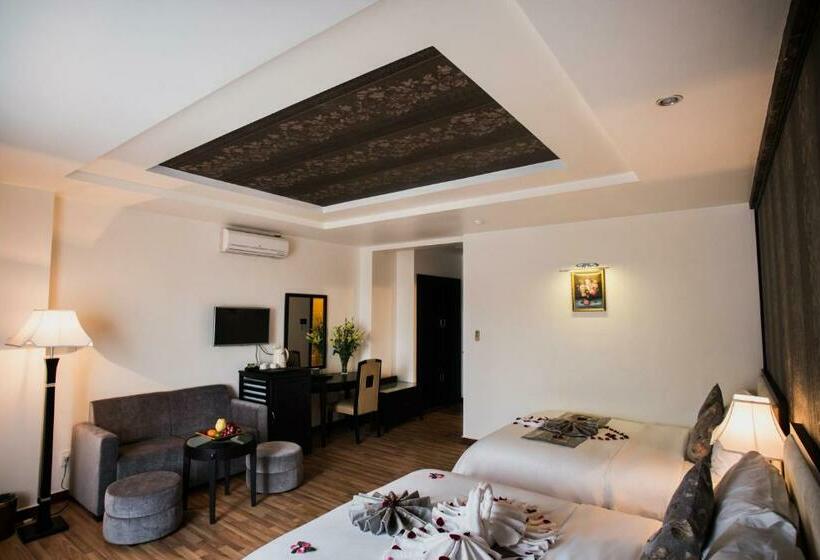 سوییت خانوادگی, Rosaleen Boutique