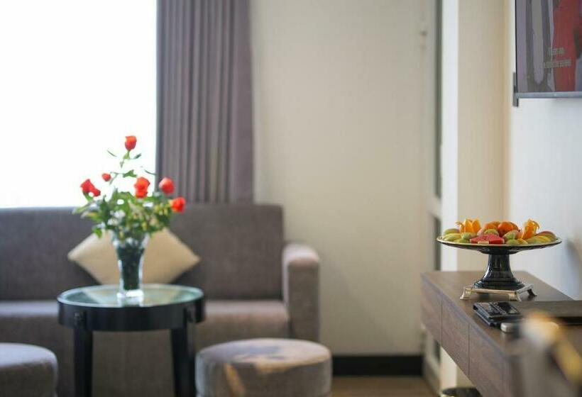 سوییت خانوادگی, Rosaleen Boutique