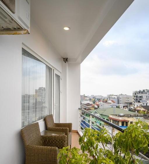 اتاق لوکس سه تخته, Rosaleen Boutique