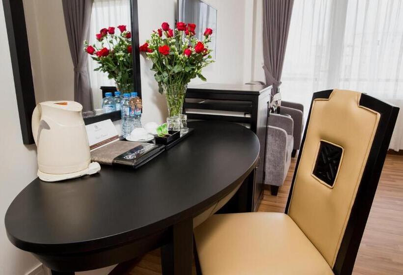 اتاق لوکس, Rosaleen Boutique