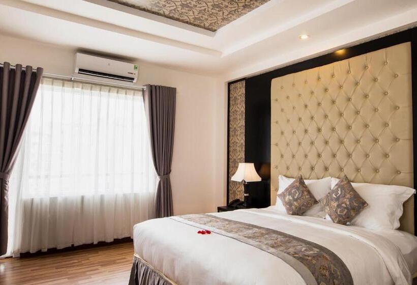 اتاق لوکس, Rosaleen Boutique