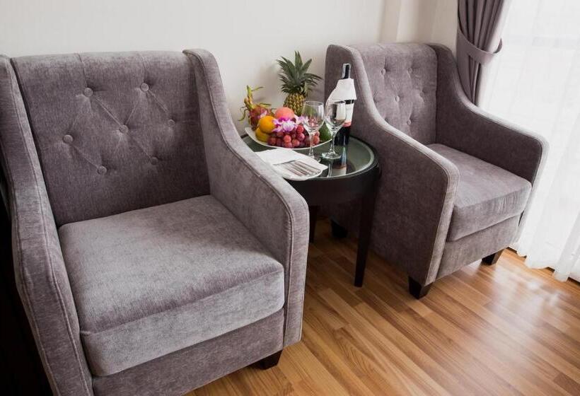 اتاق لوکس, Rosaleen Boutique