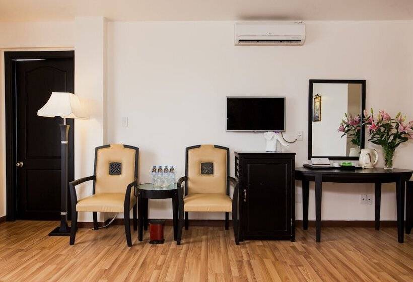 اتاق لوکس سه تخته, Rosaleen Boutique