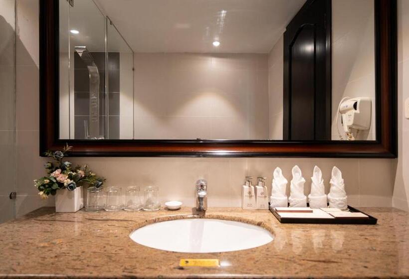 سوییت خانوادگی, Rosaleen Boutique