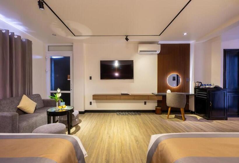 سوییت خانوادگی, Rosaleen Boutique