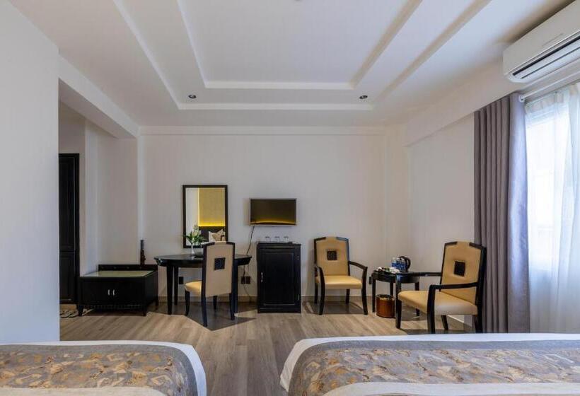 اتاق لوکس سه تخته, Rosaleen Boutique