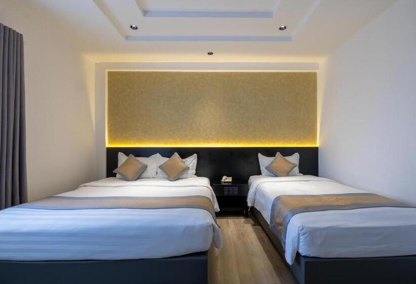 اتاق لوکس سه تخته, Rosaleen Boutique