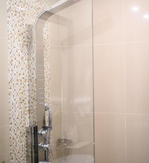 اتاق لوکس, Rosaleen Boutique