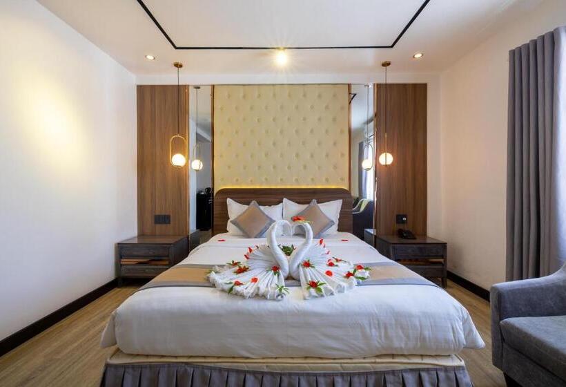 اتاق لوکس, Rosaleen Boutique