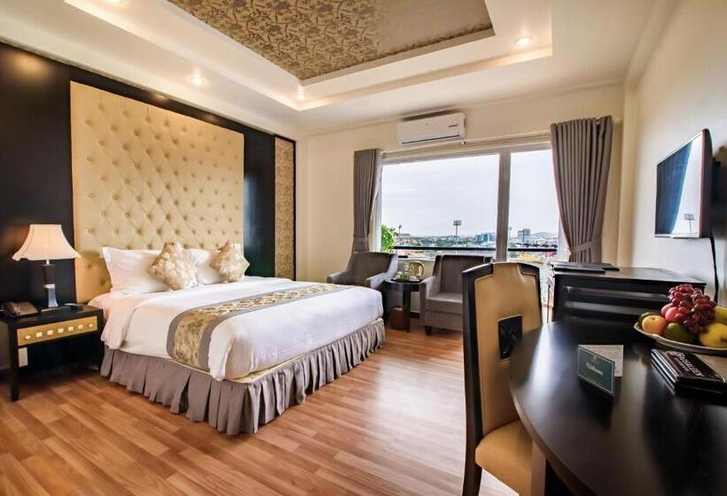 اتاق لوکس, Rosaleen Boutique