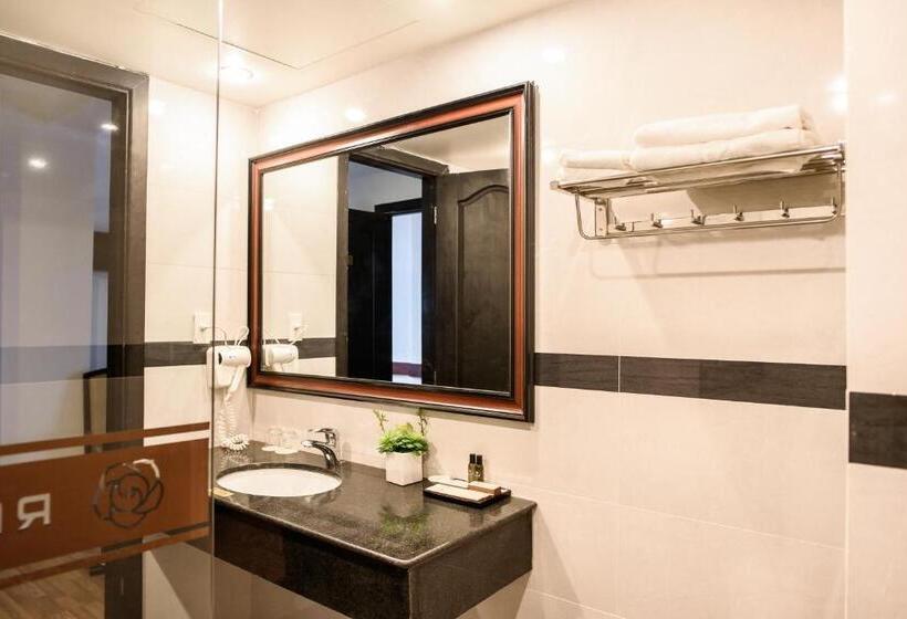 اتاق لوکس, Rosaleen Boutique