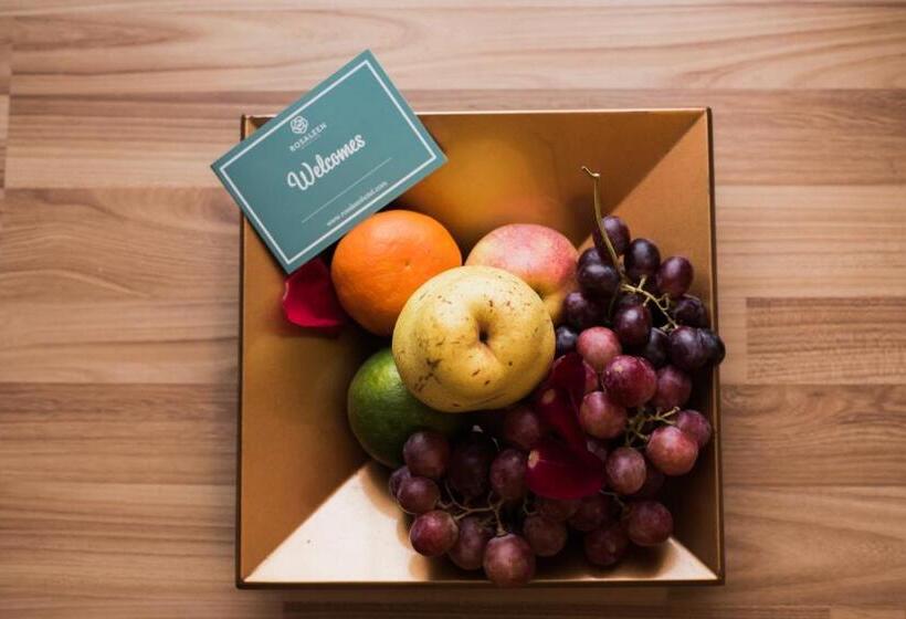 اتاق لوکس, Rosaleen Boutique