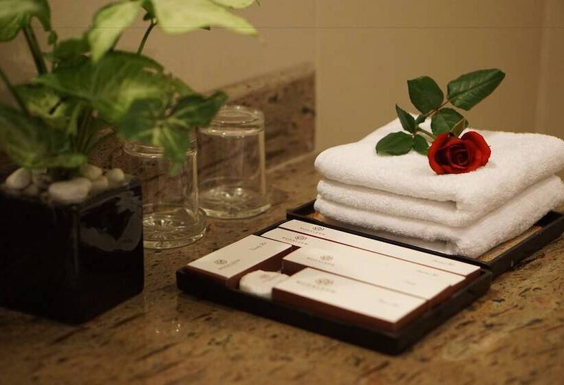 اتاق لوکس سه تخته, Rosaleen Boutique