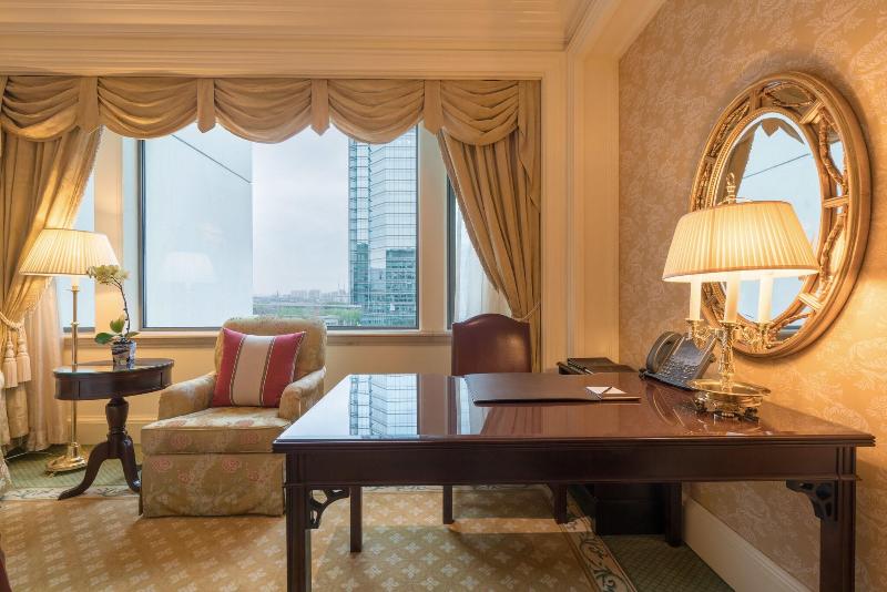 Номер Deluxe Вид на Сад, The Ritzcarlton, Beijing