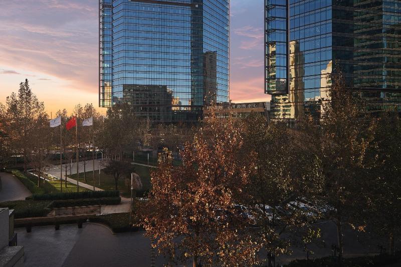 Номер Deluxe Вид на Сад, The Ritzcarlton, Beijing