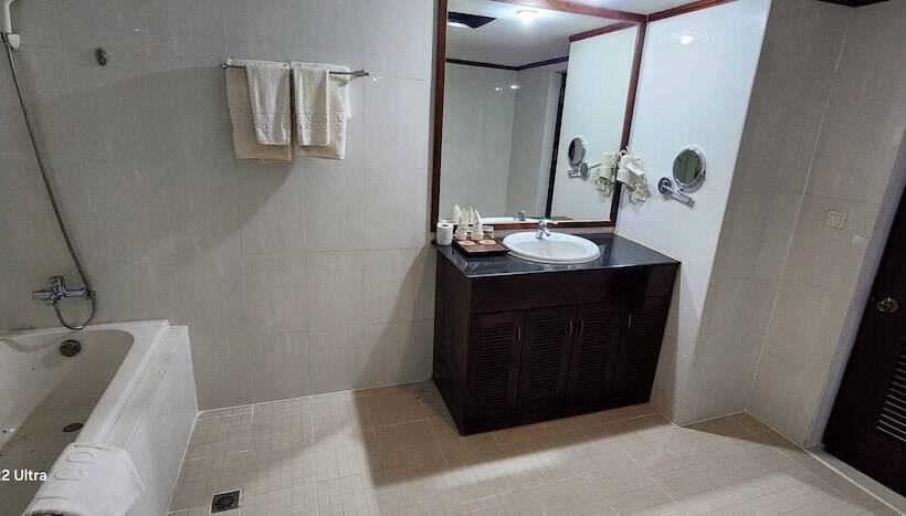 اتاق خانوادگی, Eg Paradise Angkor Villa