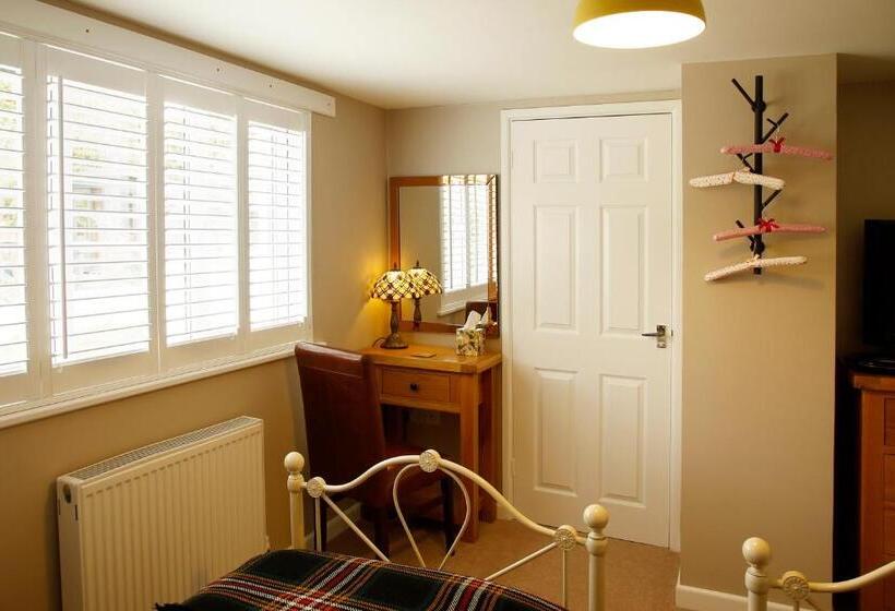 标准间, The Dog House, Penryn