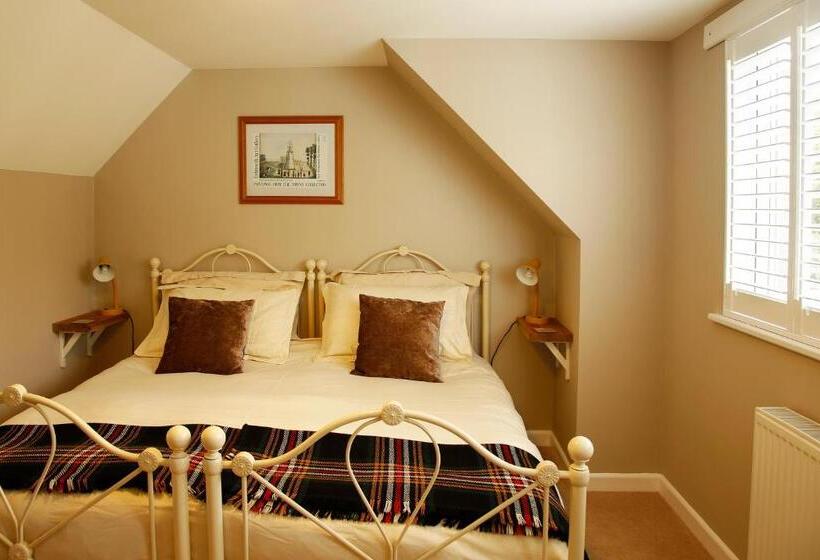 Номер Стандарт, The Dog House, Penryn