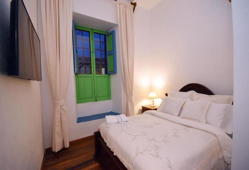 חדר קלאסי לארבעה, Casona 1865