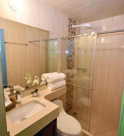 חדר בסיסי לשלושה, Casona 1865